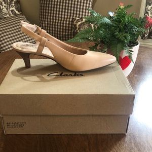 Clarks  BLUSH leather sling back pump! NWT